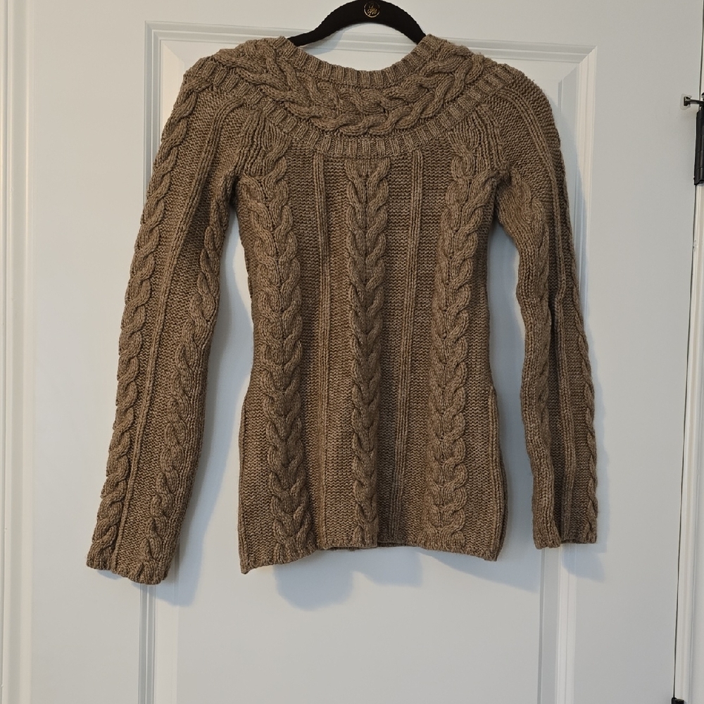 Old Navy V-Neck Cable Knit Sweater - Light Brown/Tan. Size XS - Picture 9 of 14